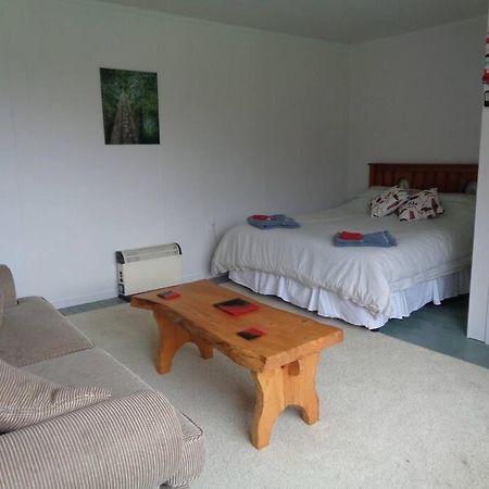 Rustic Woolshed Apartment Owen River Exterior photo